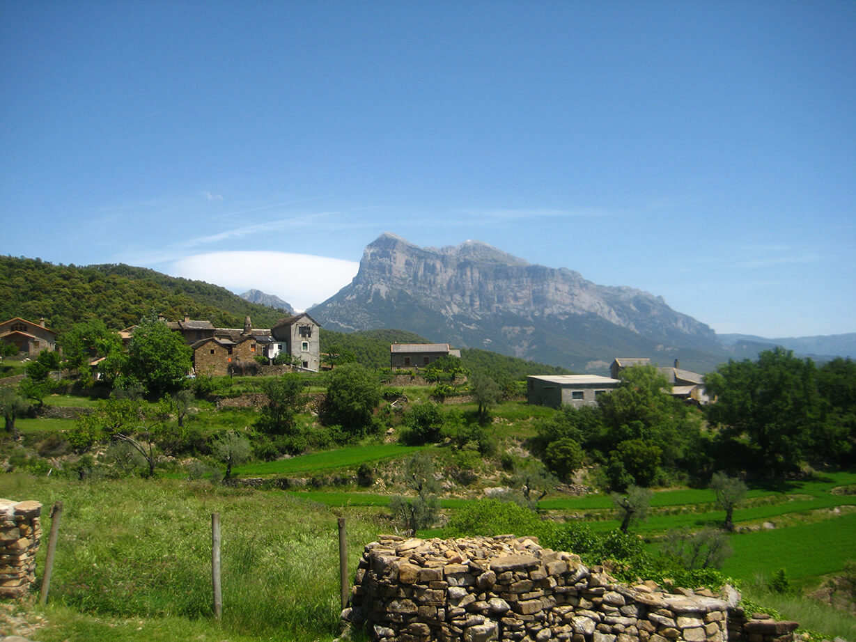 The San Vicente valley with the Peña Montañesa in the background