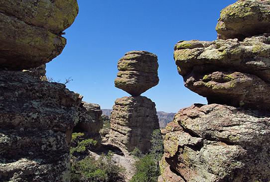 A stacked boulder at Texas Canyon, Arizona
